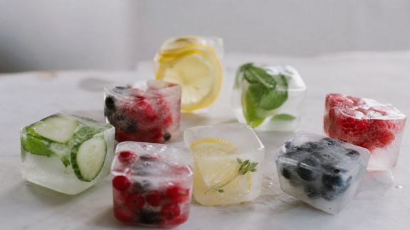Bien choisir ses glaçons aromatisés pour booster ses boissons