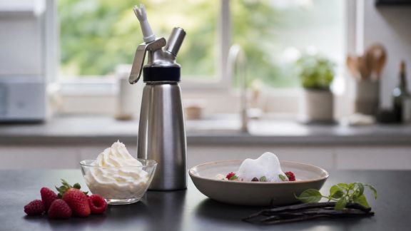 Siphon à chantilly et à espumas : à quoi ça sert vraiment en cuisine maison ?