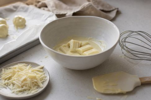 Maximiser la saveur du chocolat blanc dans vos desserts maison
