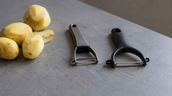 Éplucheurs et économes : quelles différences selon les usages en cuisine ?